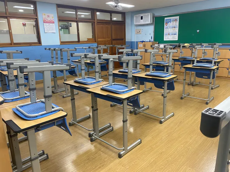 학교 교실에서 로봇 청소기를 돌려 보았다-2